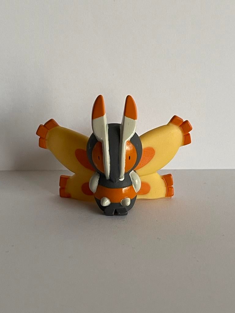 Bandai Pokemon figuurtje Mothim, Verzamelen, Poppetjes en Figuurtjes, Ophalen of Verzenden, Gebruikt