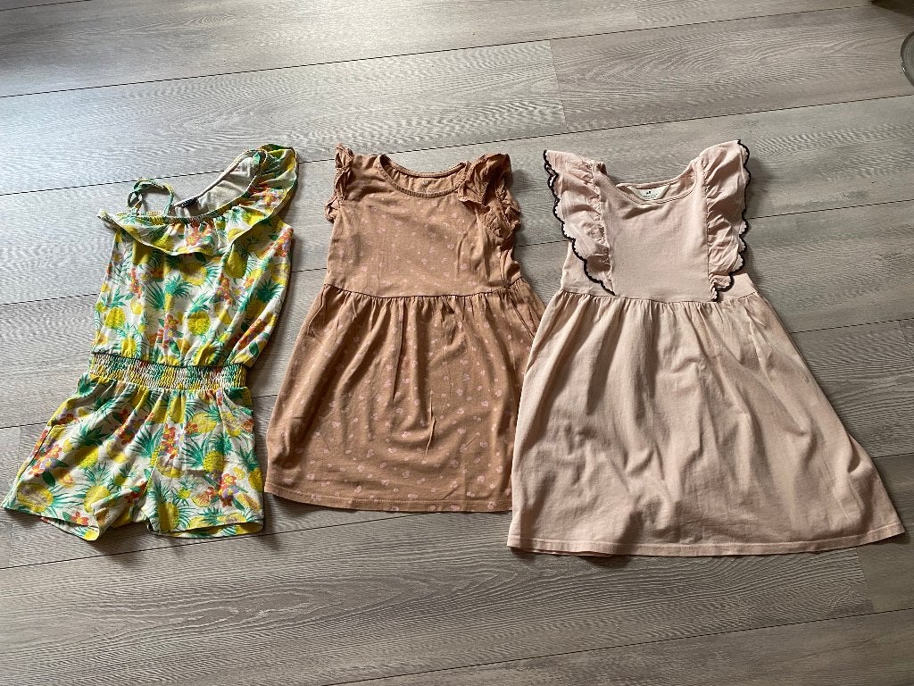 EUROPE KIDS/H&M  1 jumpsuit en 2 jurkjes maat 110-116, Gebruikt, Europe Kids, Meisje, Ophalen of Verzenden