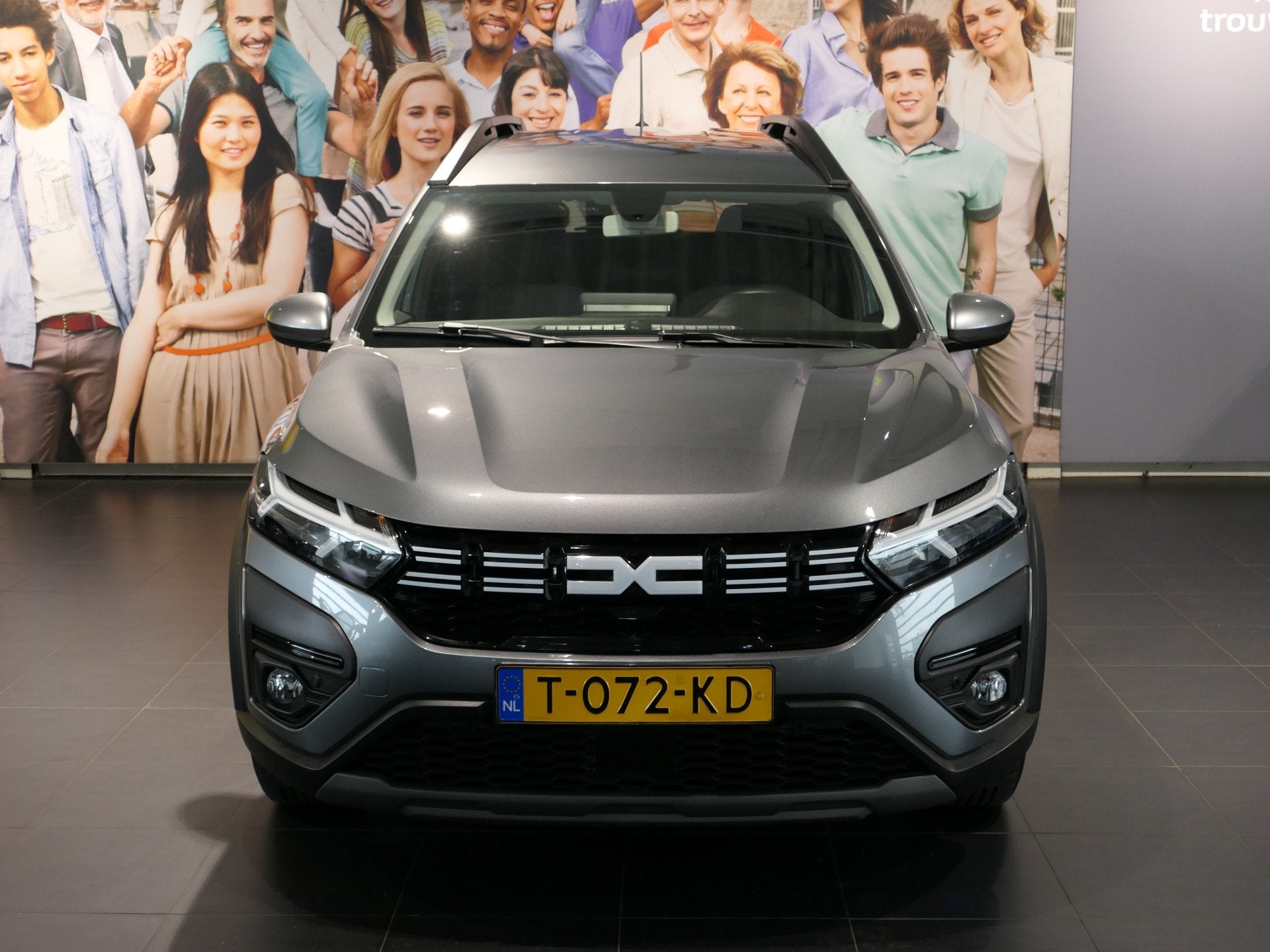 Dacia Jogger 1.0 TCe 110 Expression 7p. | Pack Assist | Medi, Auto's, Stof, Gebruikt, 7 stoelen, Origineel Nederlands