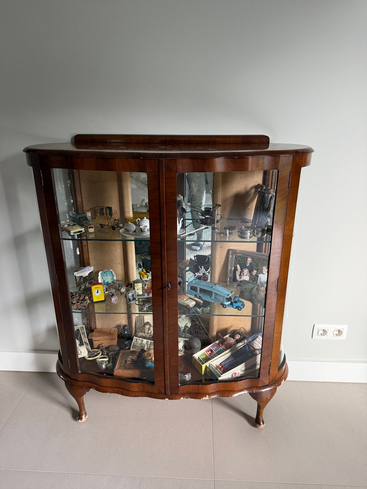 Vintage Vitrinekast met Glazen Deuren en Planken, Huis en Inrichting, Gebruikt, Art deco, 100 tot 150 cm, Ophalen of Verzenden