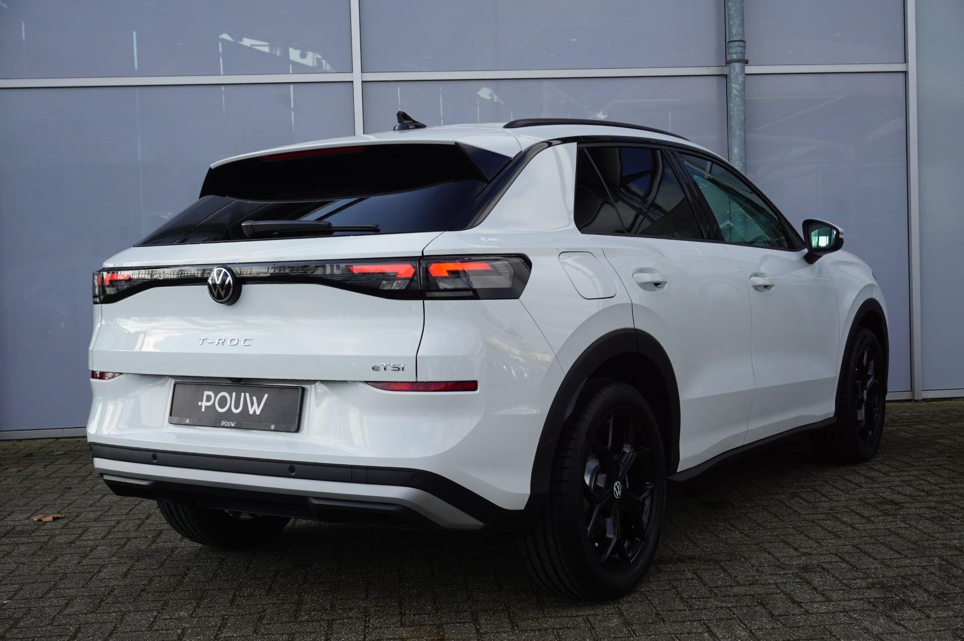 Volkswagen T-Roc 1.5 eTsi 115pk DSG Life First Edition | Sto, Auto's, Volkswagen, 12 maanden, 1498 cc, 4 cilinders, 116 pk