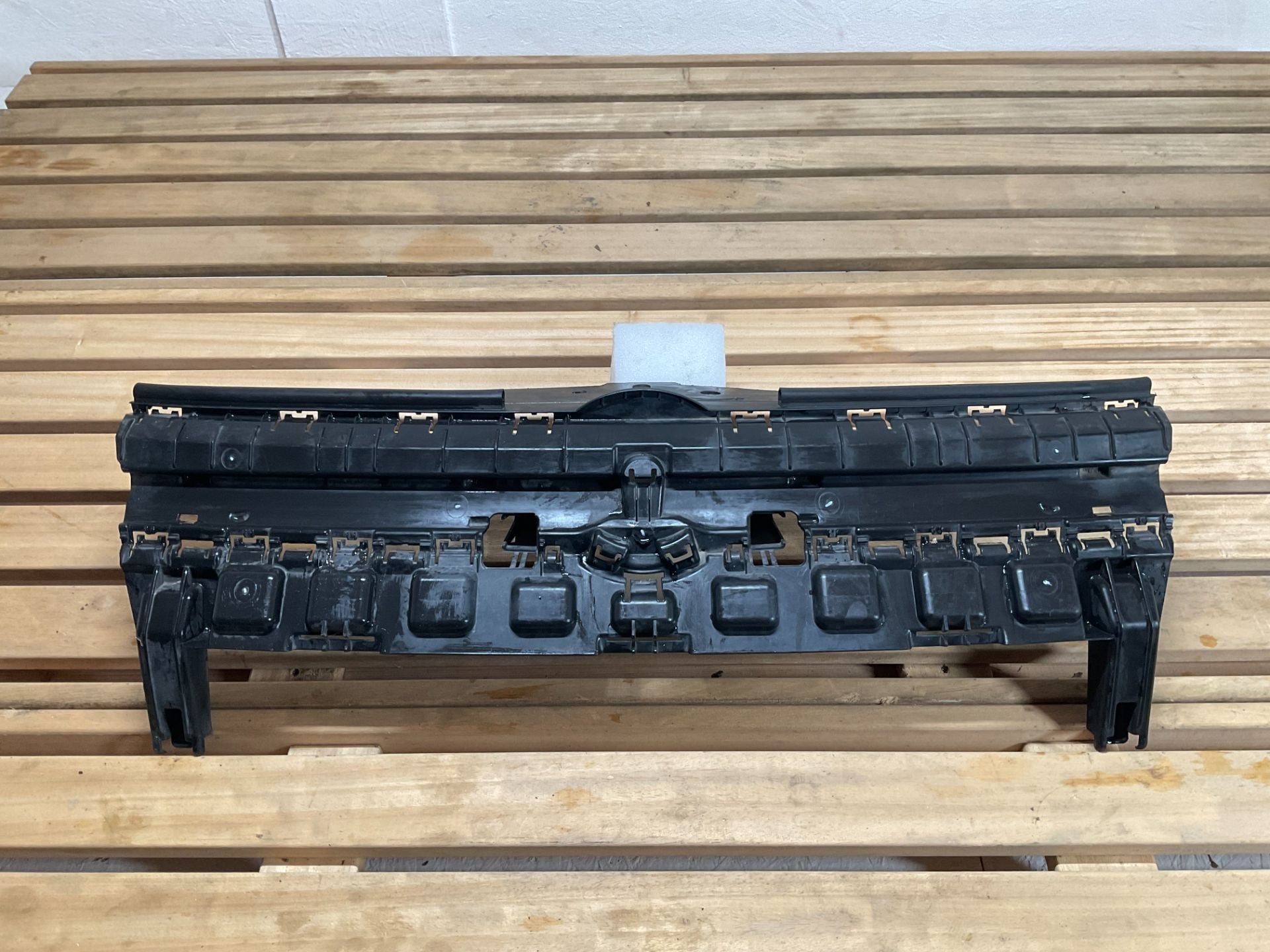 Voorbumper Grill Volkswagen Caddy IV 21- 2K7807321 Grille, Auto-onderdelen, Gebruikt, Volkswagen, Volkswagen AG, Berliner Ring 2
38440  Wolfsburg, DE