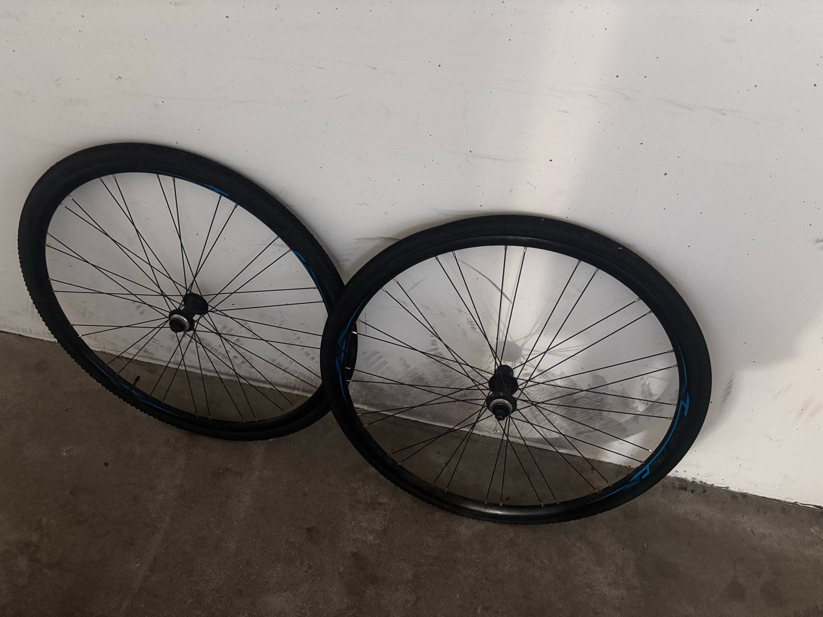 Nette velgen met bijna nieuwe gravel banden, Fietsen en Brommers, Ophalen, Zo goed als nieuw, Gravelbike, Wiel