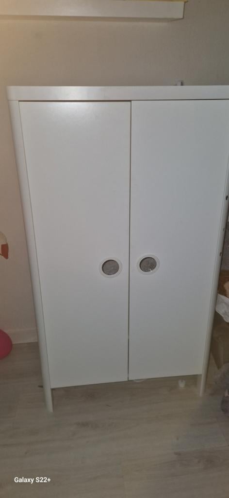 Witte kledingkast met hangruimte en planken, Huis en Inrichting, Kasten | Kledingkasten, Gebruikt, 100 tot 150 cm, 50 tot 100 cm