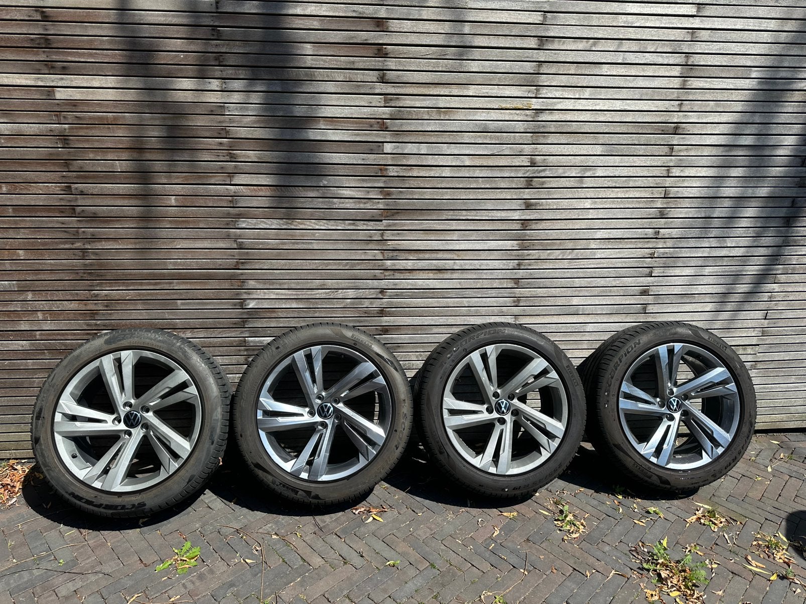 Volkswagen Tiguan velg + band 19 inch, Gebruikt, 255 mm, Banden en Velgen, Personenwagen