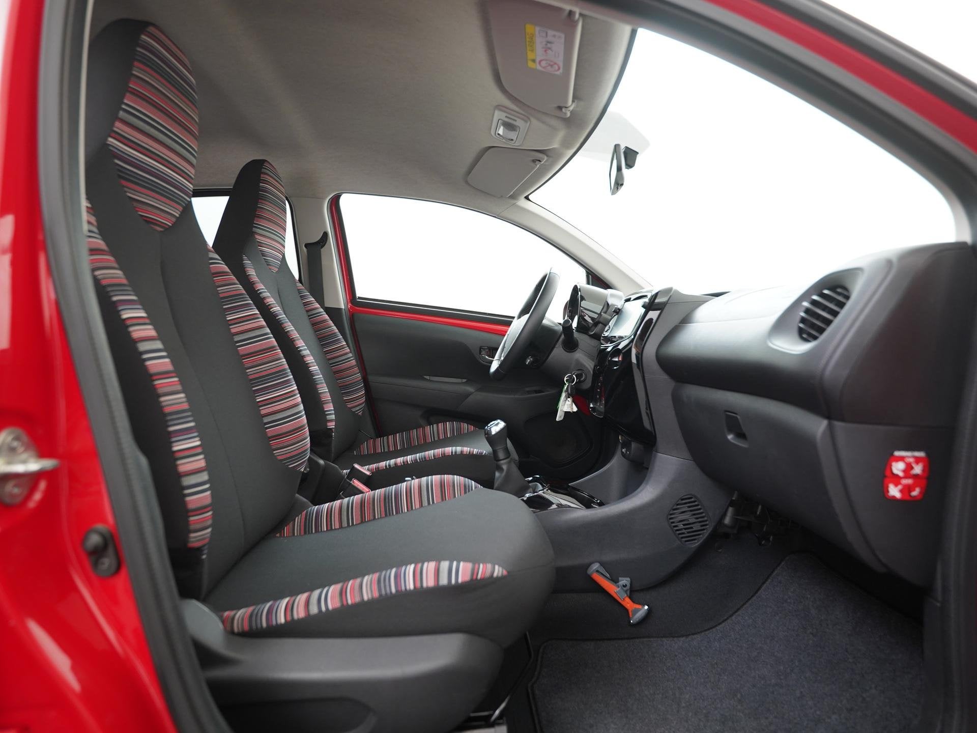 Citroen C1 1.0 VTi Shine | Camera | Apple/Android Carplay |, Voorwielaandrijving, 12 maanden, Stof, Gebruikt