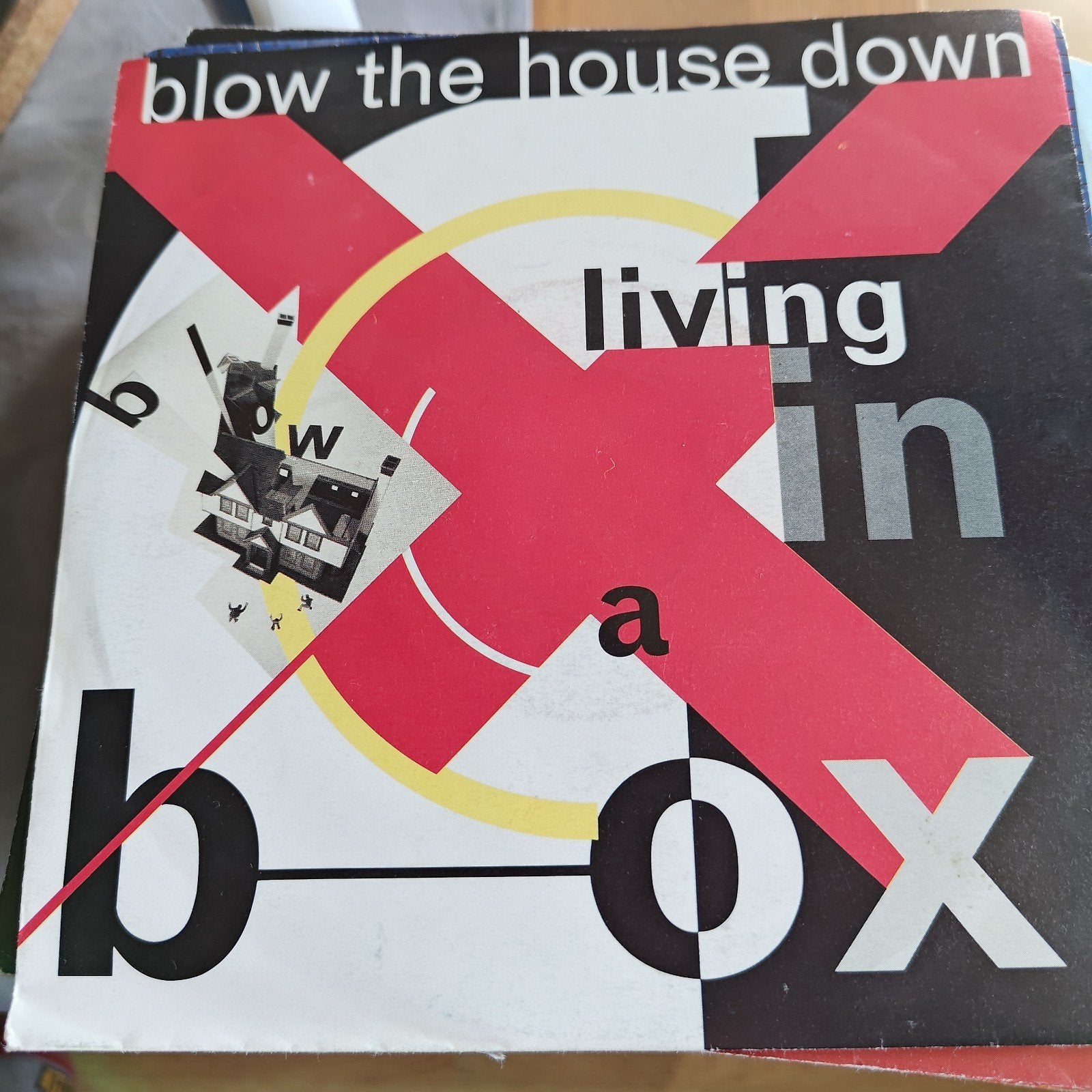 Living in a Box - Blow the House Down ( Single), Ophalen of Verzenden, Gebruikt, 7 inch, Pop