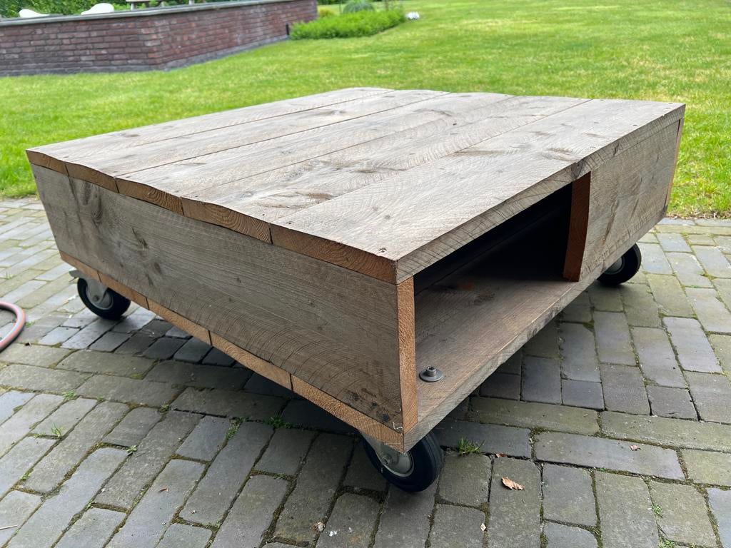 Robuuste steigerhouten salontafel op wielen, Ophalen, Gebruikt, 100 tot 150 cm, Vierkant