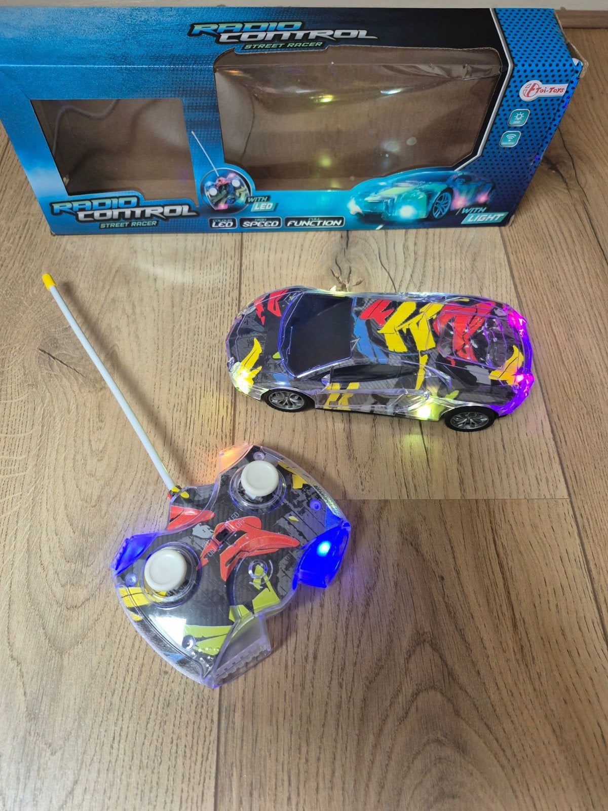 RC Auto met Afstandsbediening en LED Verlichting, Elektro, Ophalen of Verzenden, Zo goed als nieuw, Auto onroad
