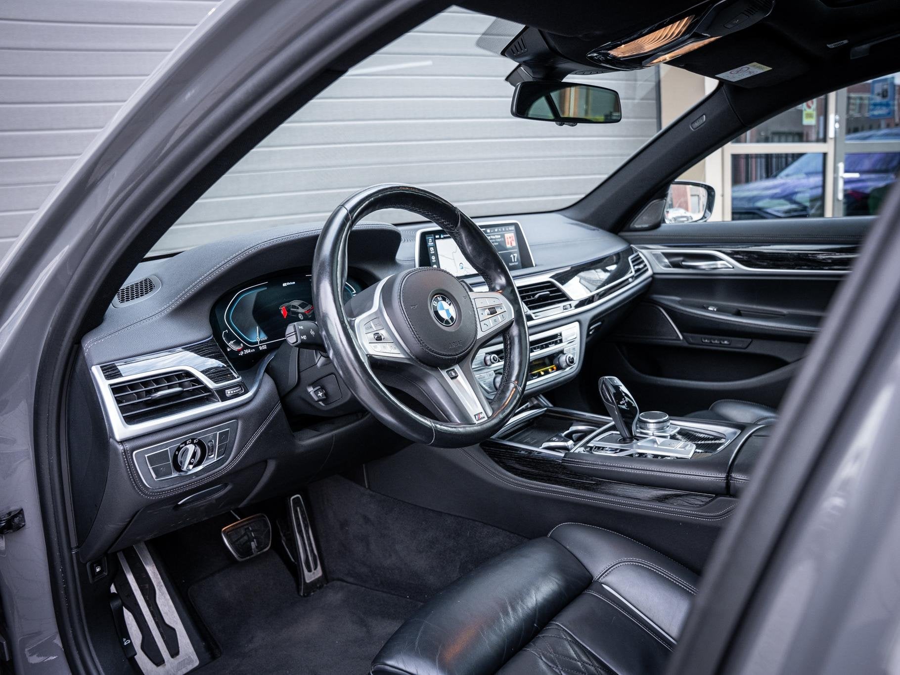 BMW 7-serie 745Le High Executive - M-Sport l Bernina l Rear, Auto's, Achterwielaandrijving, Gebruikt, 394 pk, Bedrijf