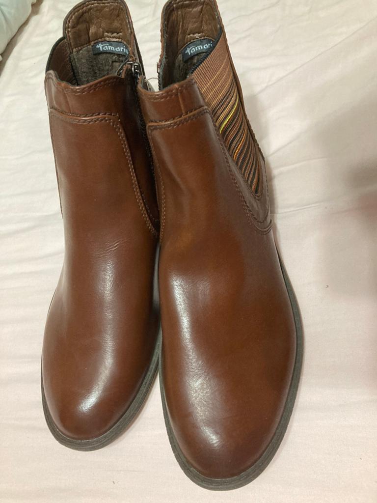 Schoenen maat 42, Kleding | Dames, Ophalen of Verzenden, Zo goed als nieuw, Bruin, Lage of Enkellaarzen