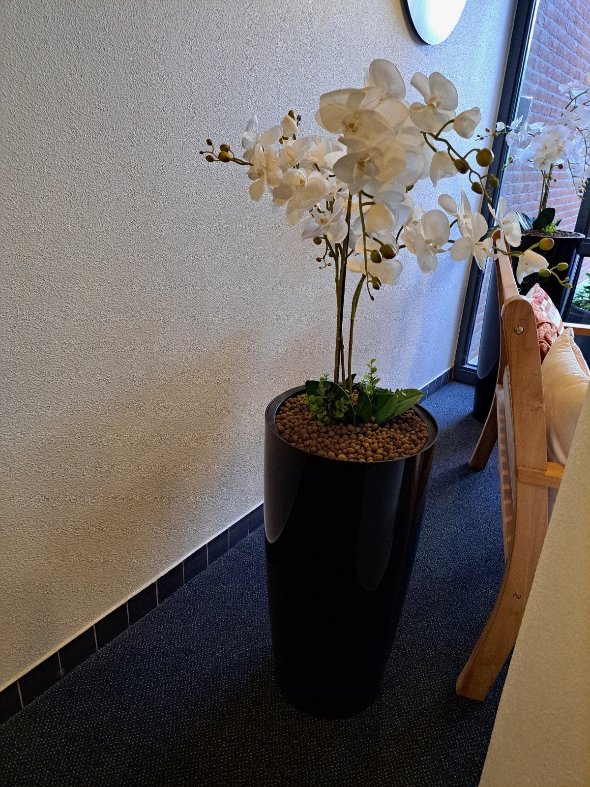 Witte kunstorchidee in hoge zwarte pot, Ophalen, Binnen, Onderhoudsvrij, Kunstplant