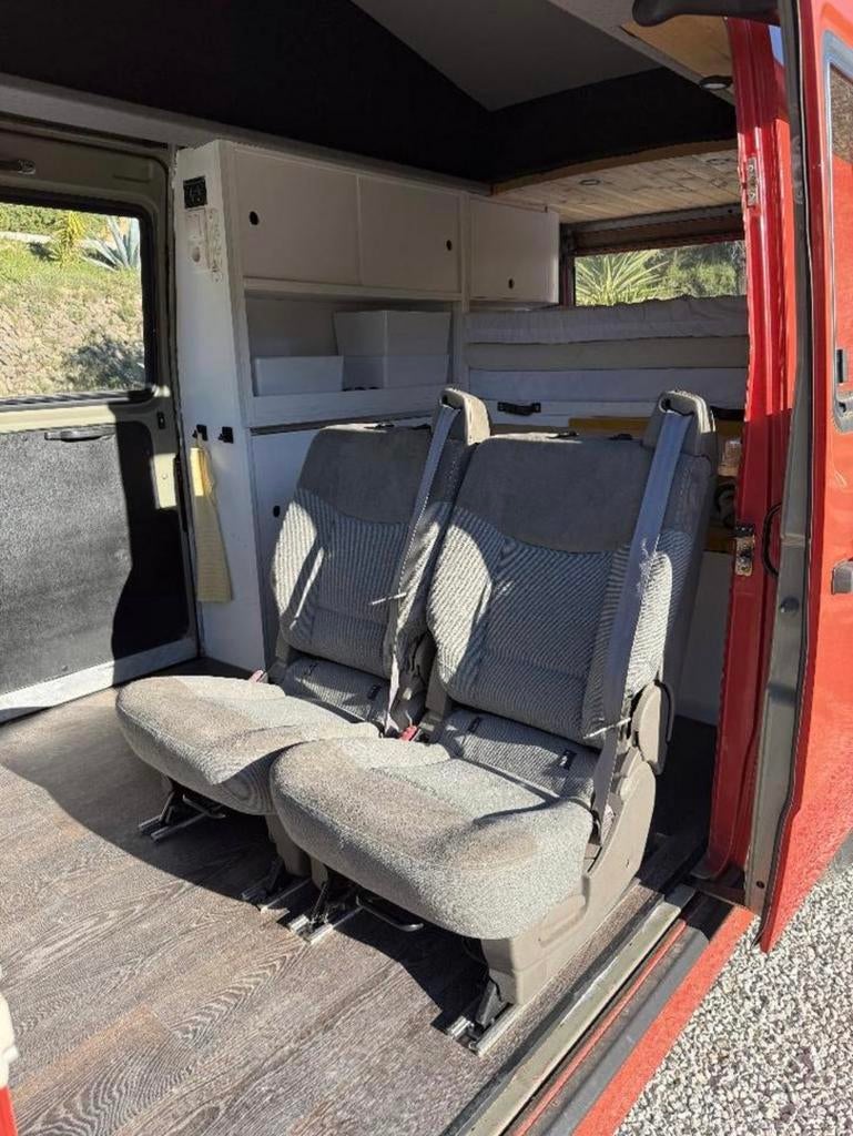 Zoekt u 2 stoelen met 3p gordel isofix voor achterin uw bus?, Auto-onderdelen, Interieur en Bekleding, Ophalen