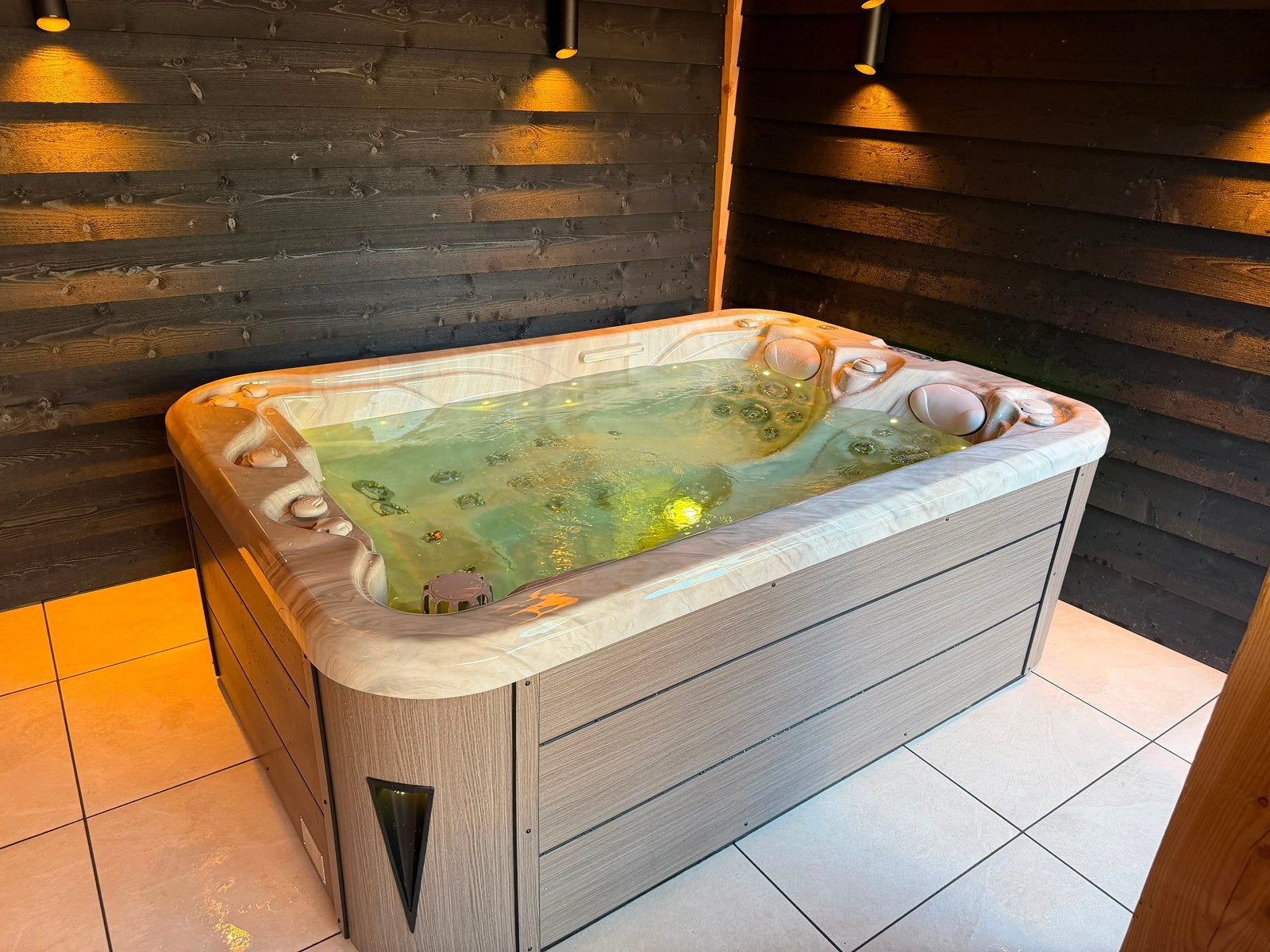 Venezia Premium Royal Bliss - 3 persoons balboa spa nieuw 🤎