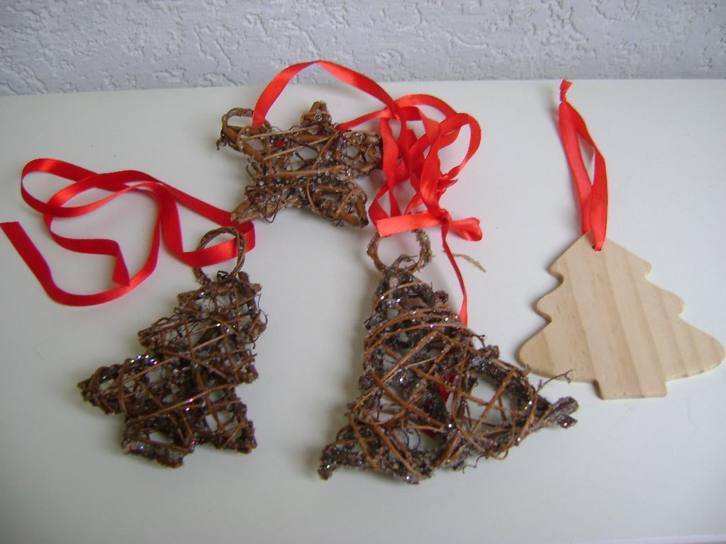 4 kersthangers 3kerstbomen en ster, Ophalen of Verzenden, Zo goed als nieuw