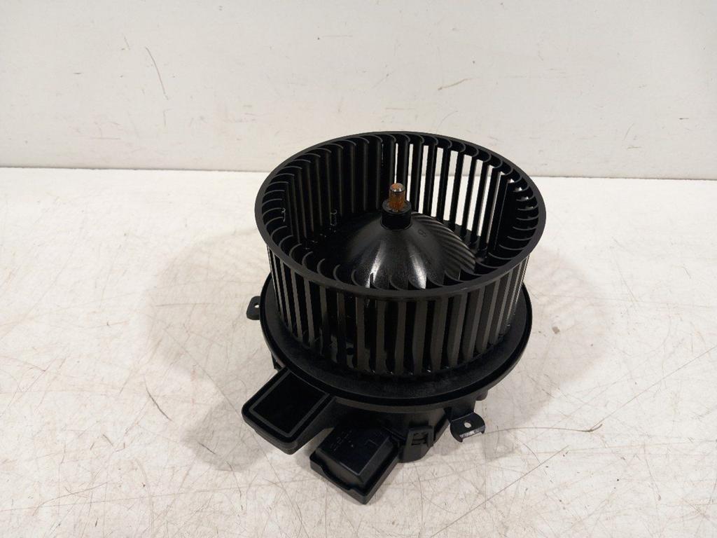 Kachel ventilator motor Audi Q8, Onderdelen@venauto.nl, Van der Ven Autorecycling B.V., Gebruikt, Ettenseweg 76, 4706 PB Roosendaal, The Netherlands
