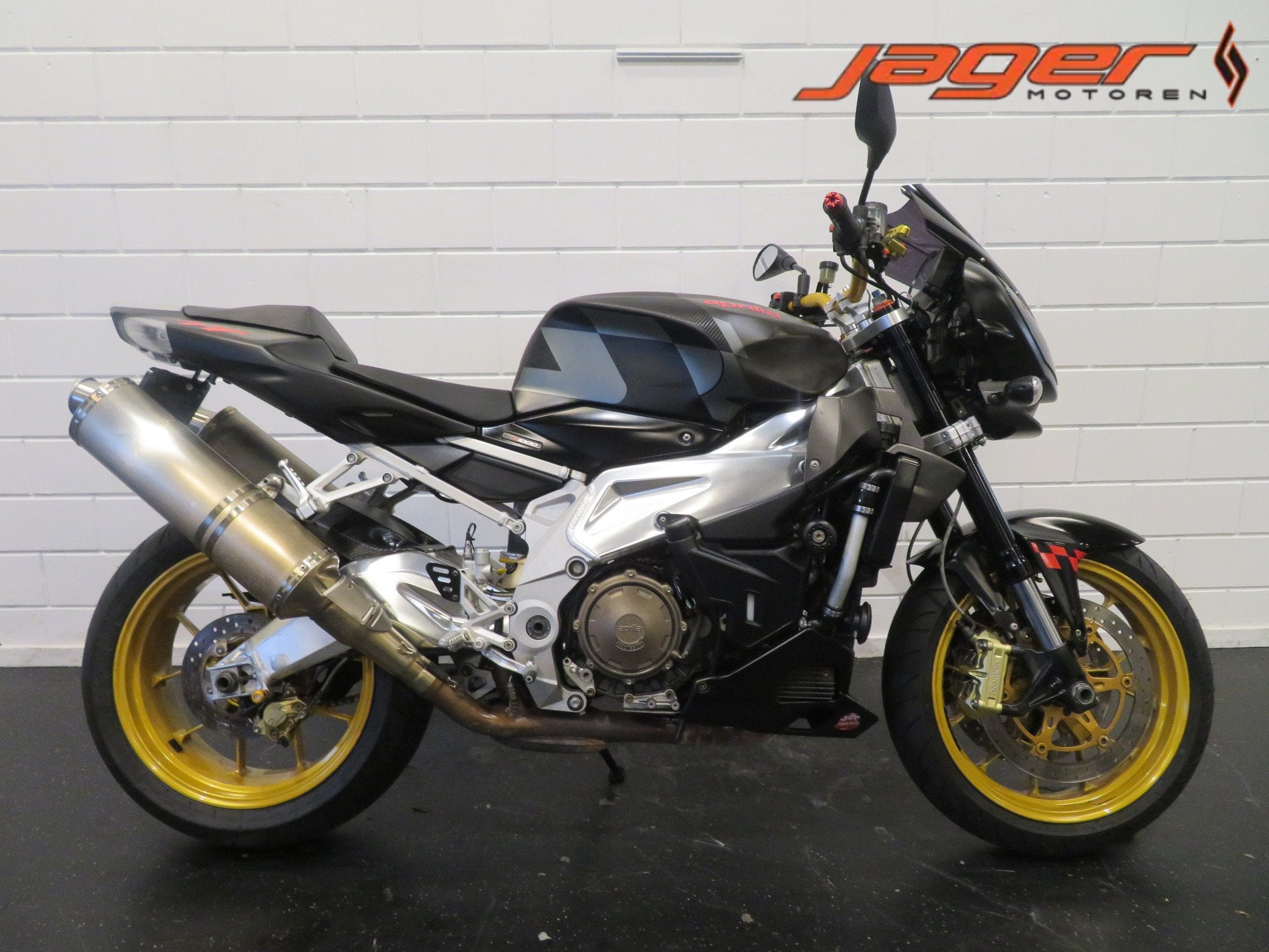 Aprilia TUONO 1000 R STOERE BIKE~! (bj 2006), Motoren, Motoren | Aprilia, Bedrijf, Naked bike