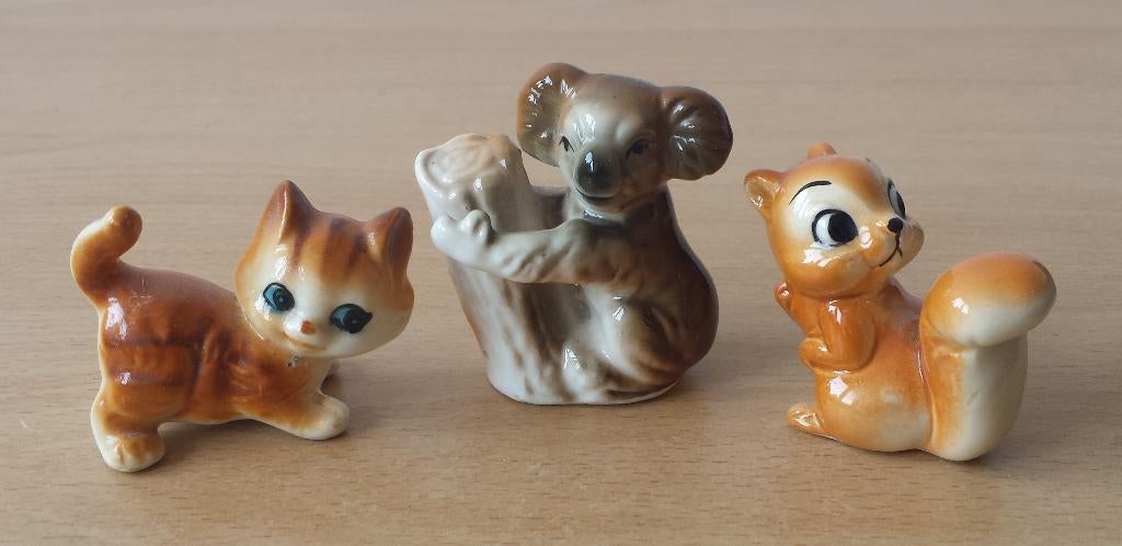 3 kleine Beeldjes - Kat, Koala en Eekhoorn - porselein, Ophalen of Verzenden, Zo goed als nieuw, Dier