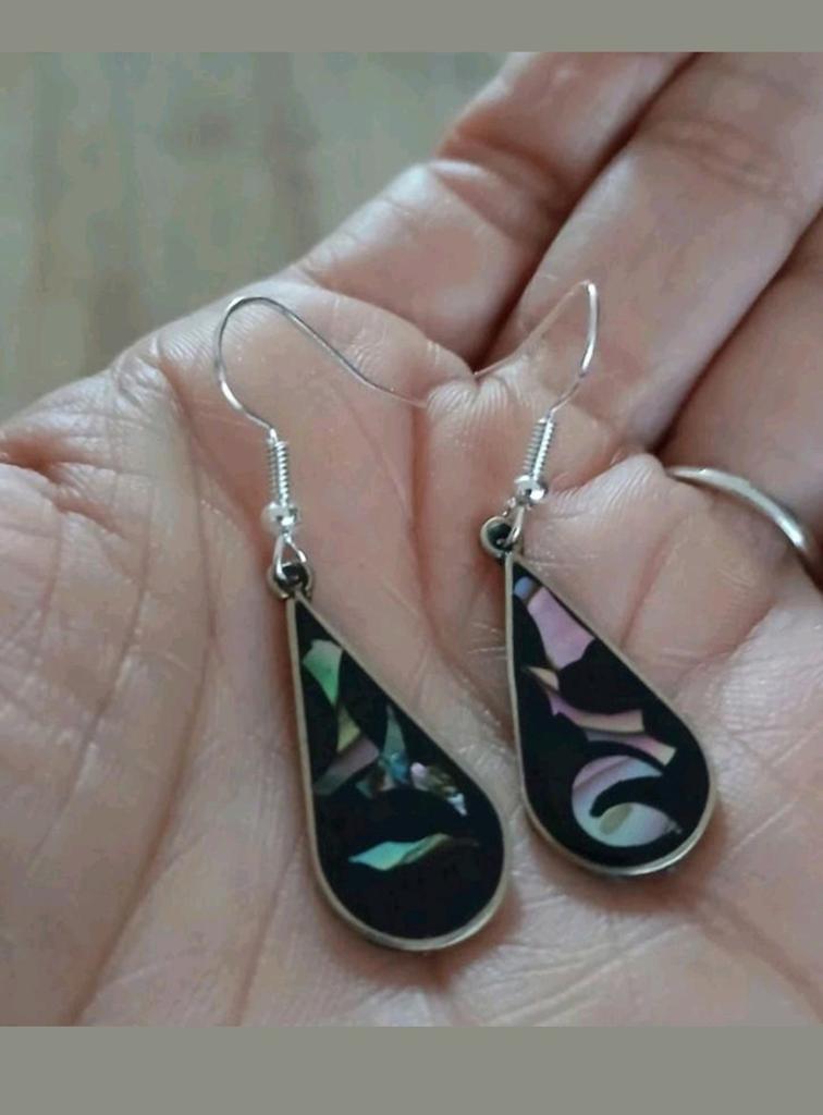 Vintage oorbellen Alpaca Mexico Inleg van Onyx en Abalone, Ophalen of Verzenden, Zo goed als nieuw, Zwart, Overige materialen