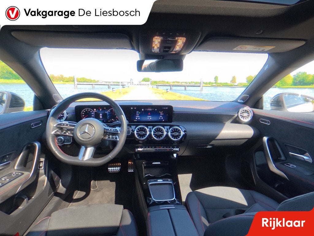 Mercedes-Benz CLA-klasse Shooting Brake 250 e AMG Line Panor, Auto's, Mercedes-Benz, Gebruikt, 4 cilinders, 15 kWh, Plug-in hybride