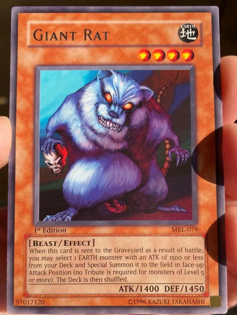 Yu-Gi-Oh! Giant Rat MRL 1st Edition Old US Print !, Ophalen of Verzenden, Zo goed als nieuw, Losse kaart