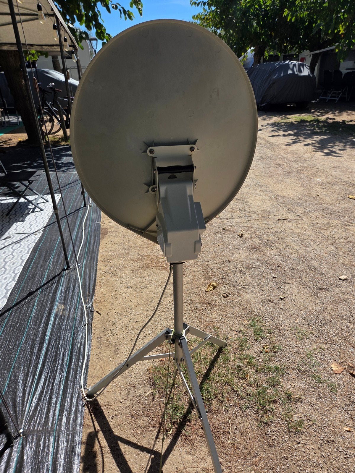 Foto 3 van Travel Vision R6 Satellietschotel met Statief