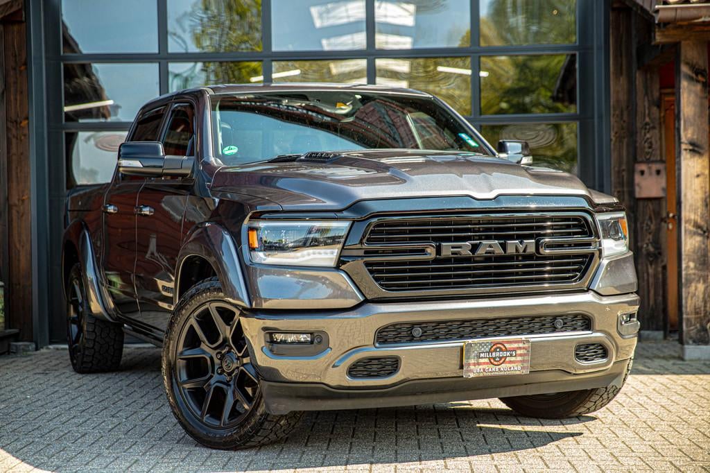 Dodge Ram 1500 5.7 V8 4x4 Crew Cab Laramie (bj 2022), Auto's, Dodge, Bedrijf, Te koop, RAM 1500, 4x4, ABS, Achteruitrijcamera