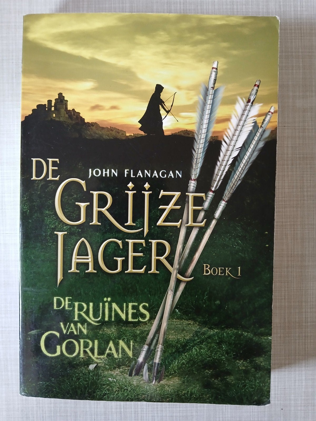 John Flanagan - De ruïnes van Gorlan, Ophalen of Verzenden, Zo goed als nieuw, John Flanagan