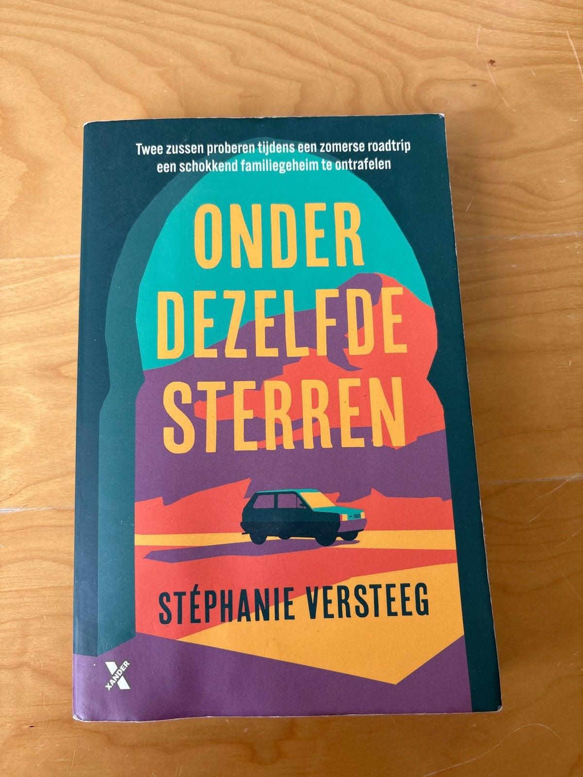 Stéphanie Versteeg - Onder dezelfde sterren, Ophalen of Verzenden, Zo goed als nieuw, Stéphanie Versteeg