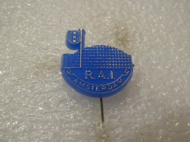 Vintage RAI Amsterdam Speldje - Blauw met XXX Vlag, Ophalen of Verzenden, Gebruikt, Stad of Land, Speldje of Pin
