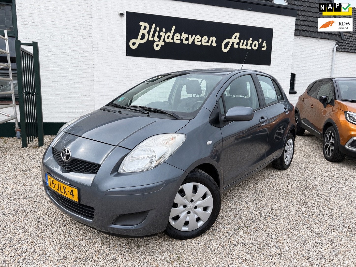 Toyota Yaris 1.3 VVTi Aspiration Automaat | 5Deurs | 79Dkm |, Dealer onderhouden, 750 kg, 4 cilinders, Blauw