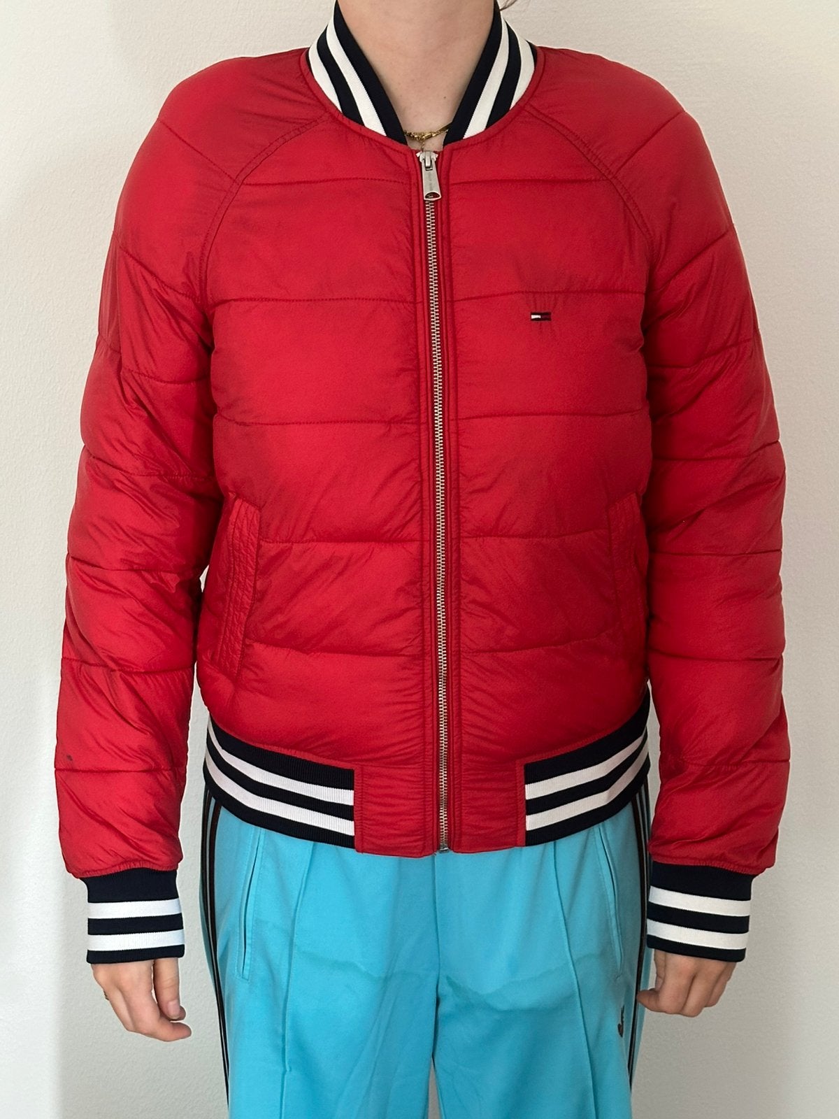Rode tussenjas Tommy Hilfiger (dons), Ophalen of Verzenden, Zo goed als nieuw, Rood