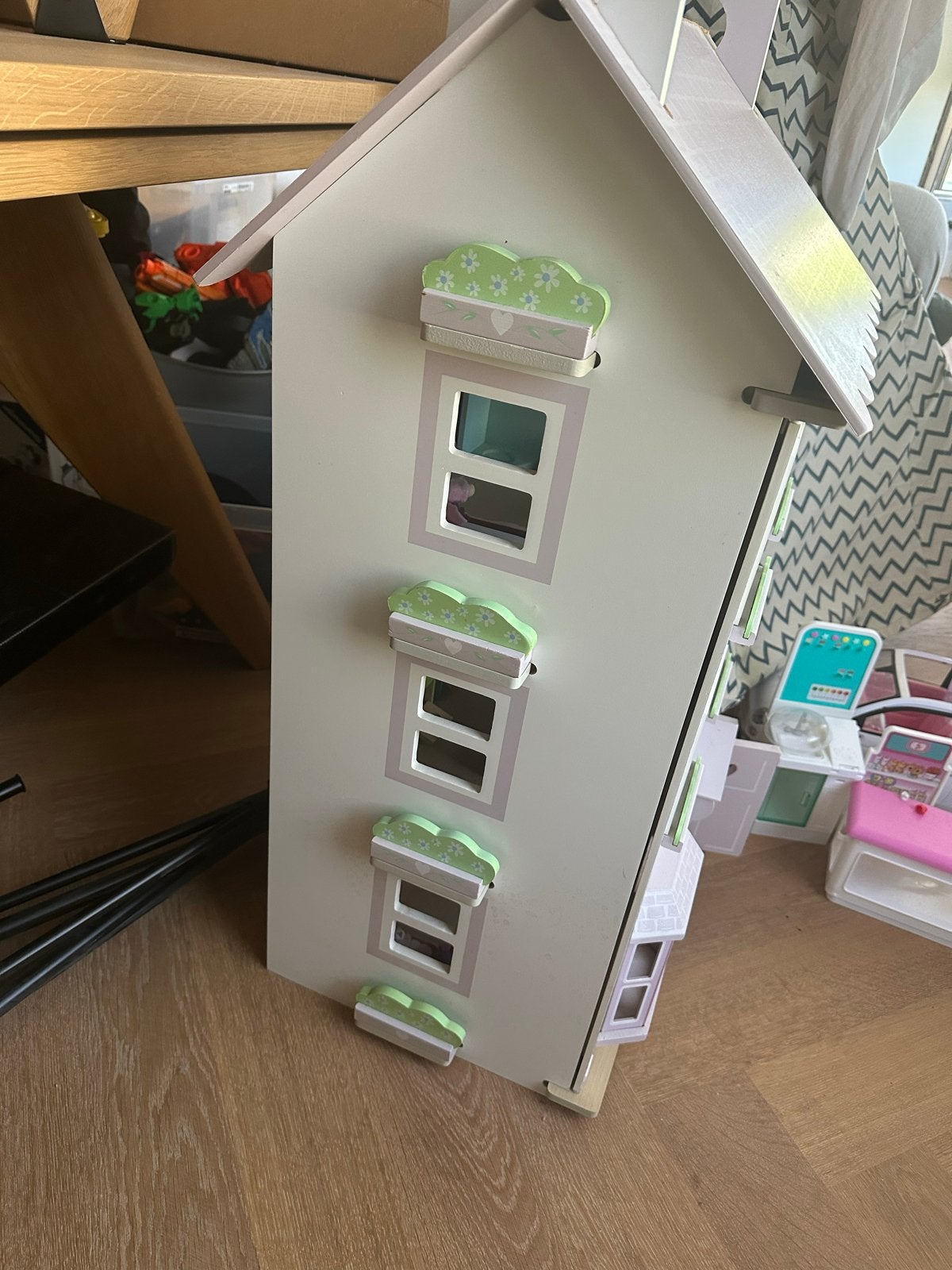 Le Toy Van Poppenhuis compleet met meubels, Ophalen of Verzenden, Zo goed als nieuw, Poppenhuis