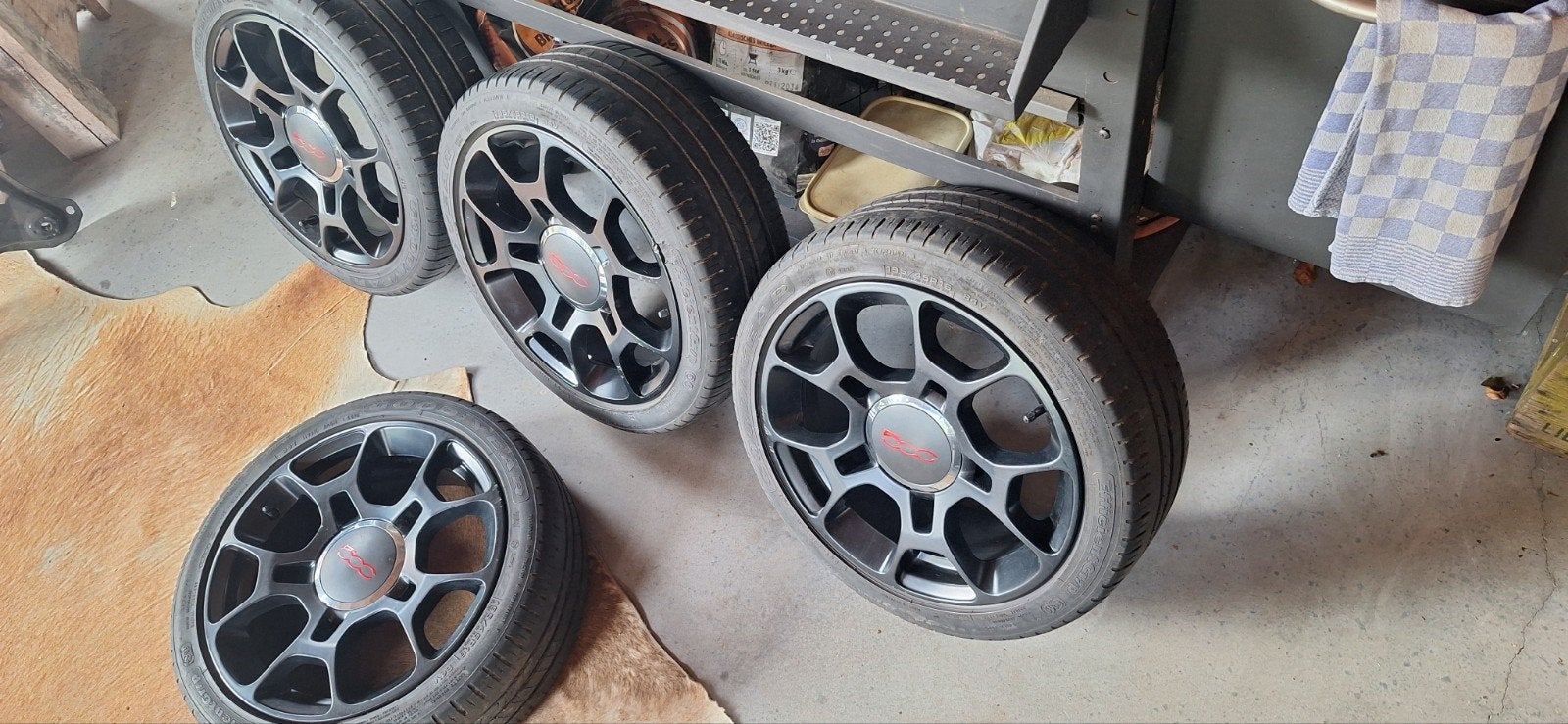 fiat 500 wielen velgen, Auto diversen, Autosport-onderdelen, Ophalen of Verzenden