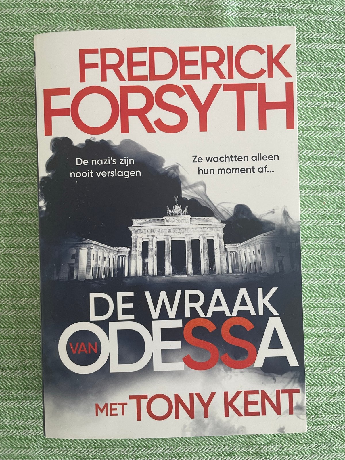 De Wraak van Odessa - Frederick Forsyth & Tony Kent, Boeken, Romans, Gelezen, Nederland, Ophalen of Verzenden