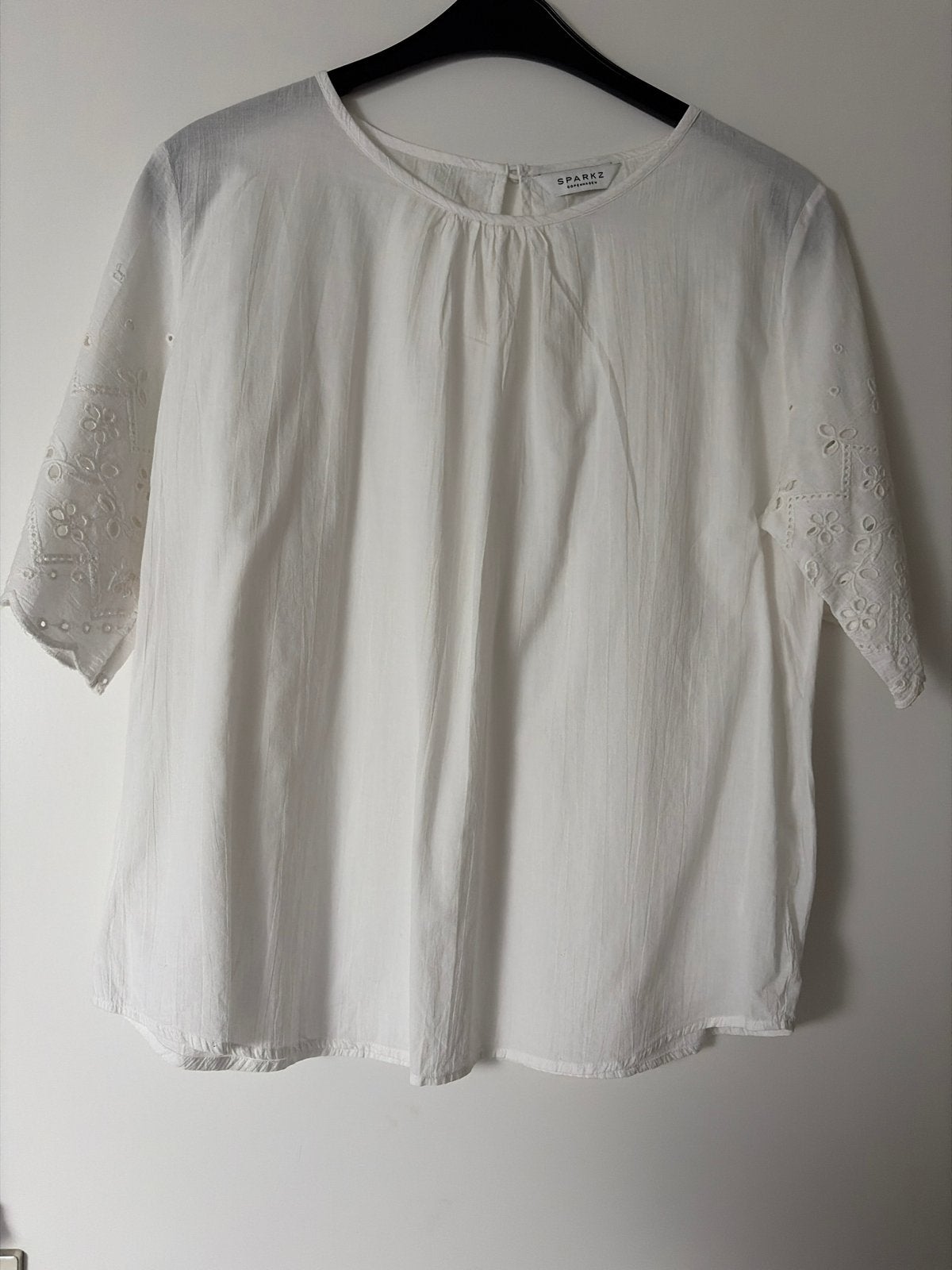 Sparkz Copenhagen Witte Blouse met Broderie Mouwen Maat L, Wit, Maat 42/44 (L), Ophalen of Verzenden, Zo goed als nieuw