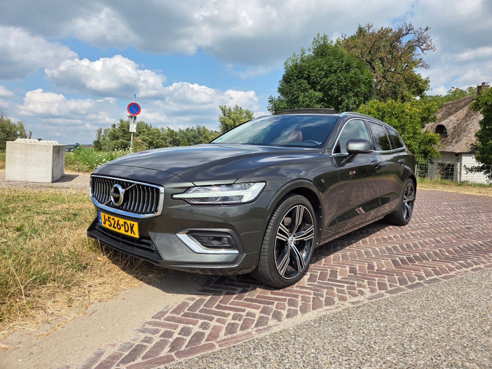 Volvo V60 T4 2.0 211 pk Aut. 2020 Grijs, Auto's, Volvo, Euro 5, 1800 kg, 4 cilinders, 1969 cc