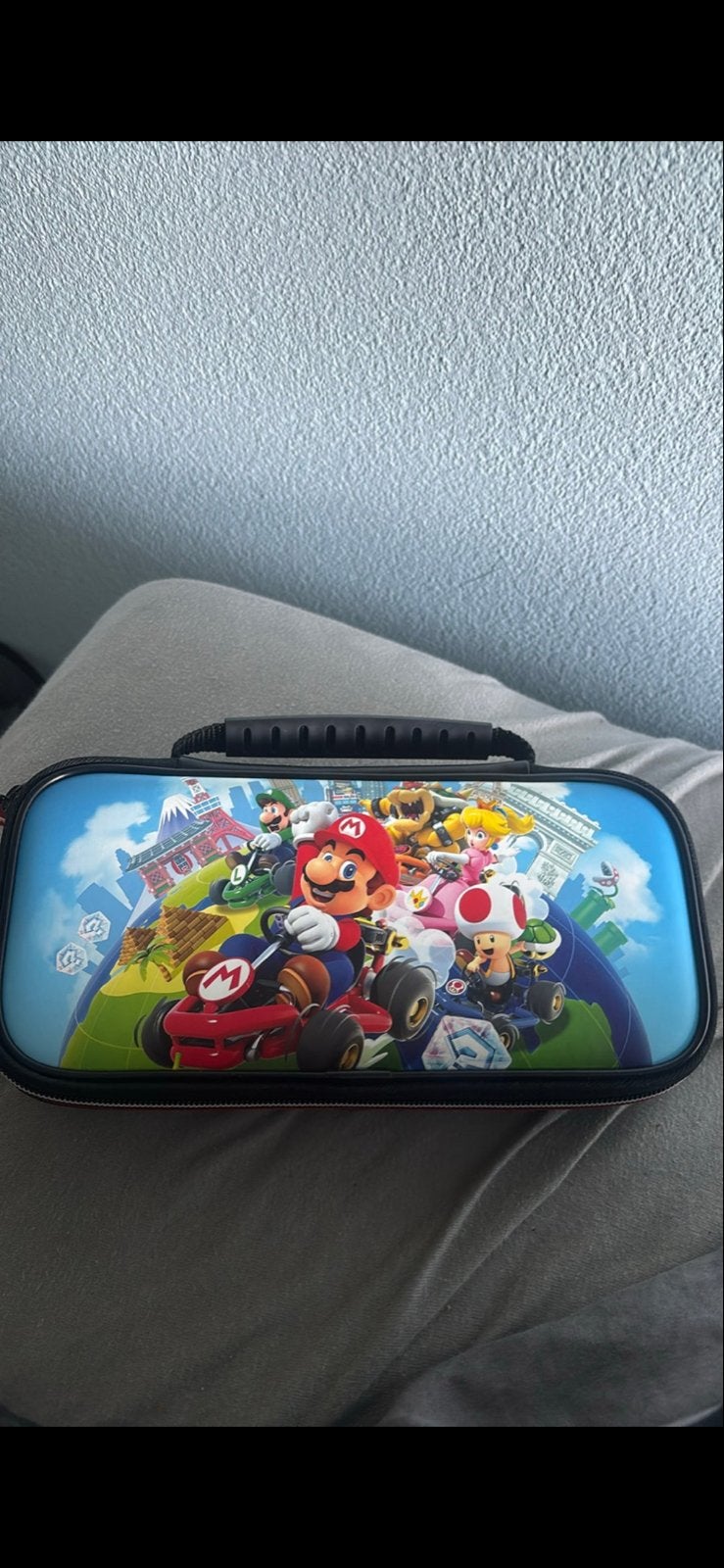 Nintendo Switch - Zo goed als nieuw in Mario Kart hoes, Met 2 controllers, Reda17062006@icloud.com, Ophalen of Verzenden, Zo goed als nieuw