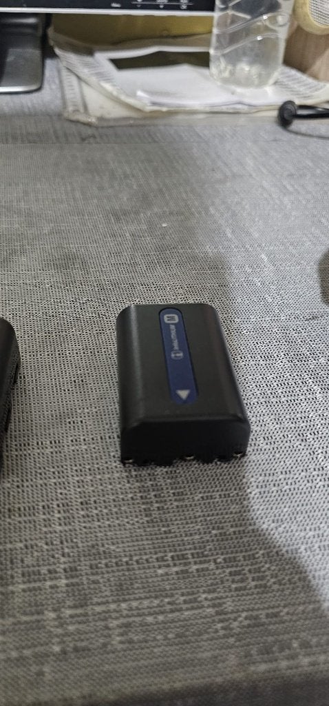 Originele Sony NP-FM30 accus. In prima staat, -, -, Ophalen of Verzenden, Zo goed als nieuw