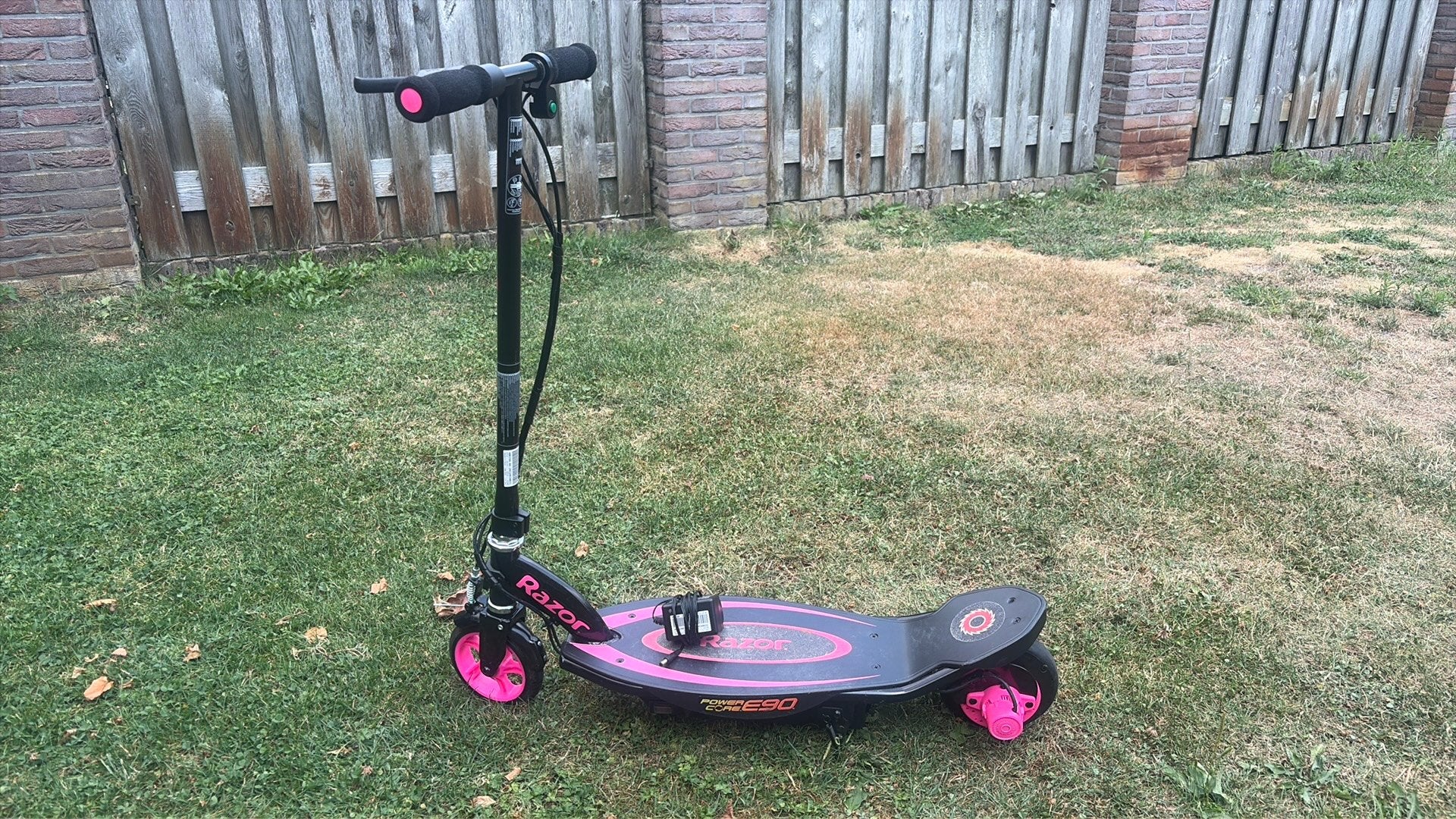 Elektrische kinderstep, Fietsen en Brommers, Steps, Ophalen, Zo goed als nieuw, Elektrische step (E-scooter)