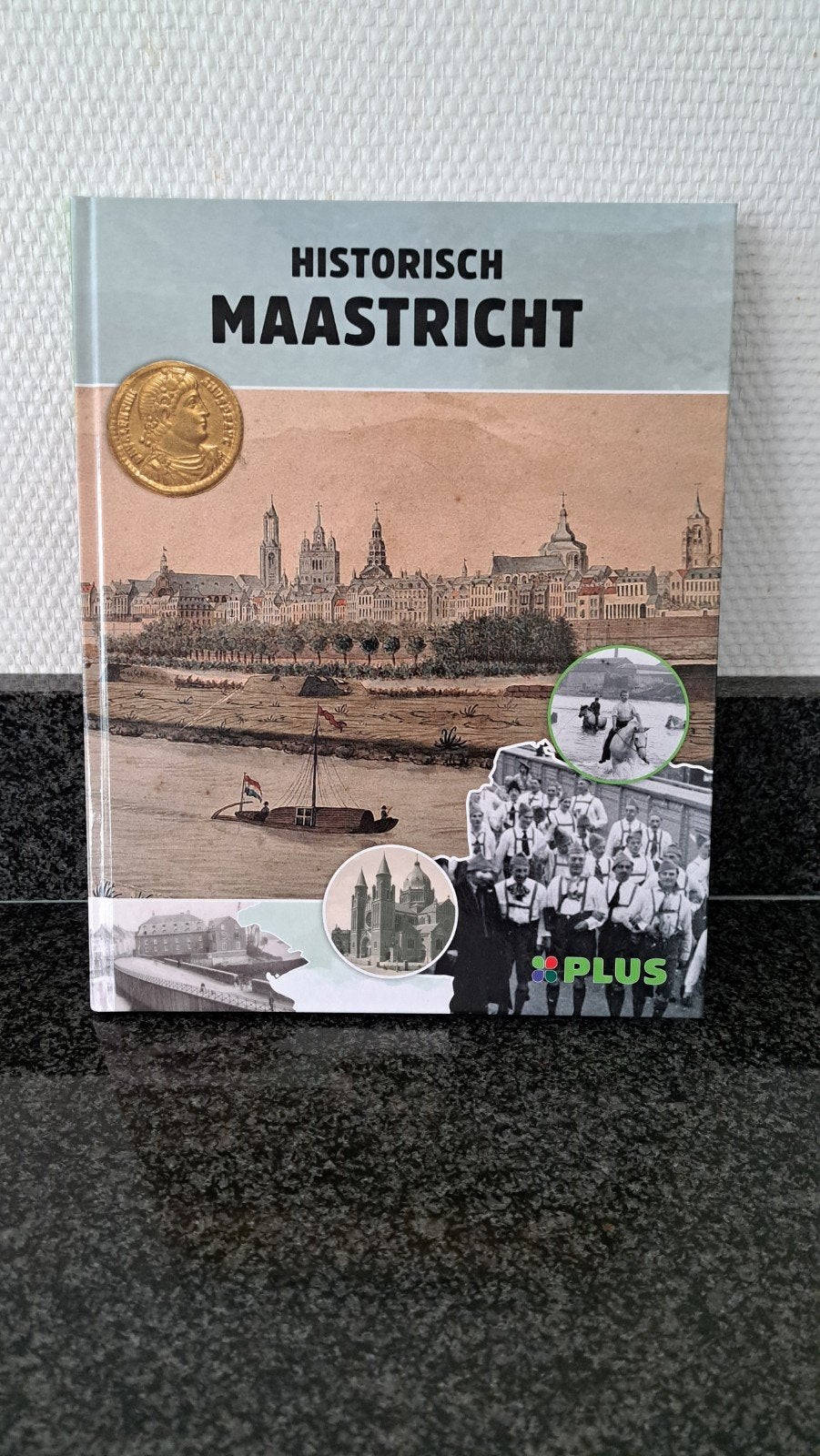 PLUS Historisch Maastricht - Prachtig geïllustreerd boek, Boeken, Ophalen of Verzenden, 20e eeuw of later, Zo goed als nieuw, Onbekend