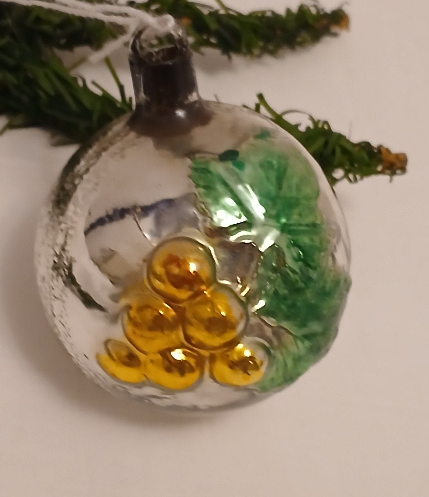 Oude Antieke Ajeko kerstbal druiven, Verzenden