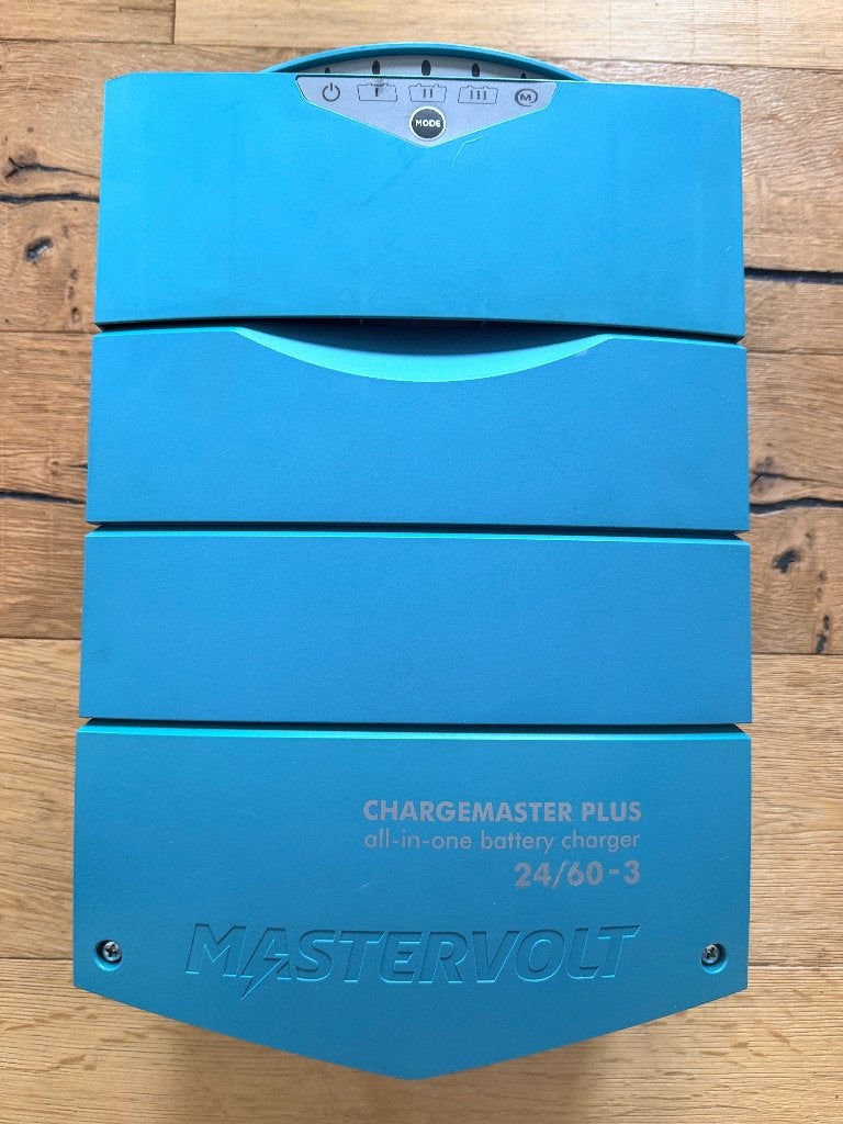 Mastervolt ChargeMaster Plus 24/60-3 60A  3 accubanken laden, Ophalen, Zo goed als nieuw, Overige typen