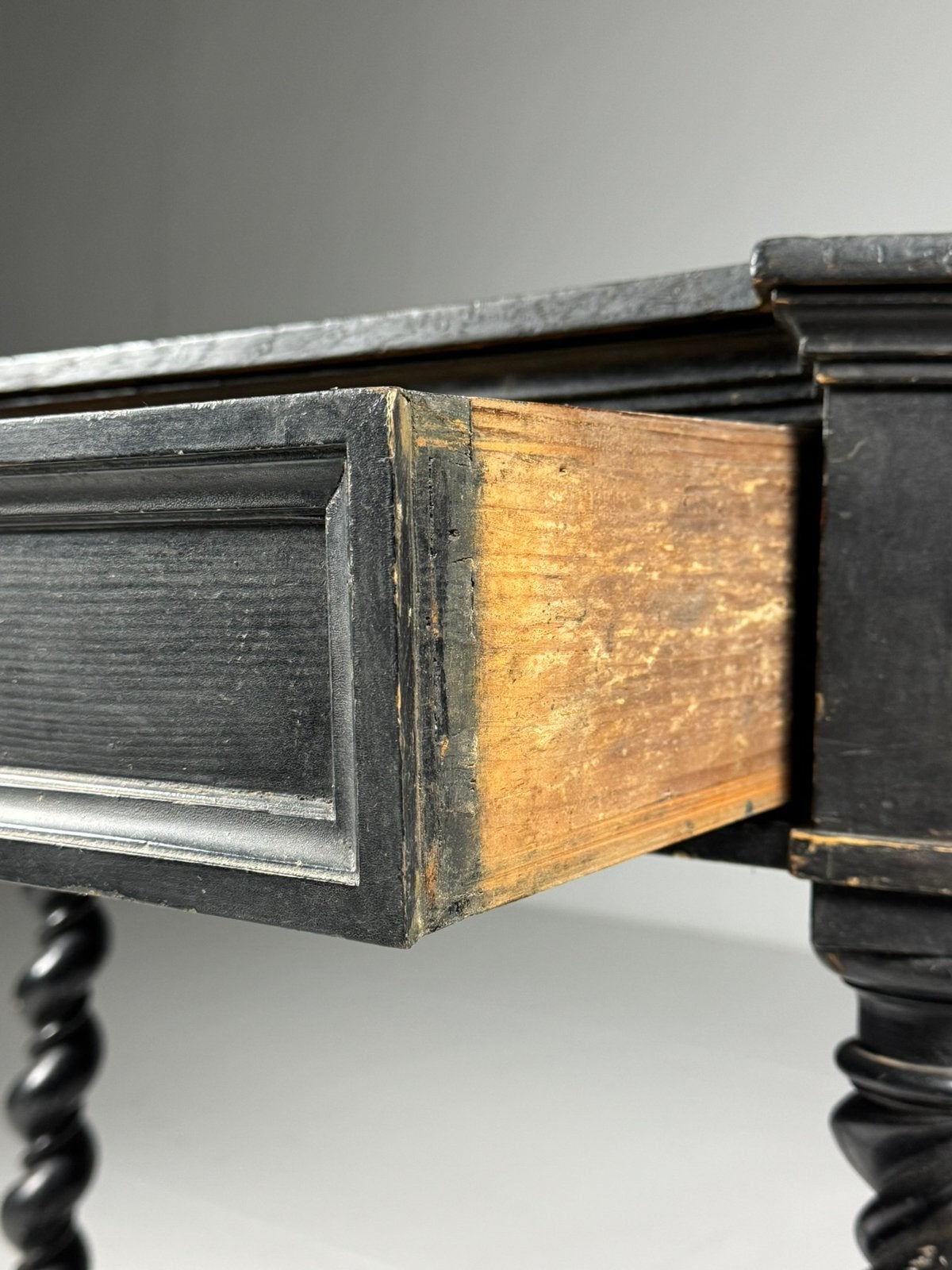 Sidetable 19e eeuw zwart, Huis en Inrichting, Tafels | Sidetables, Ophalen, Zo goed als nieuw, 25 tot 50 cm, Rechthoekig