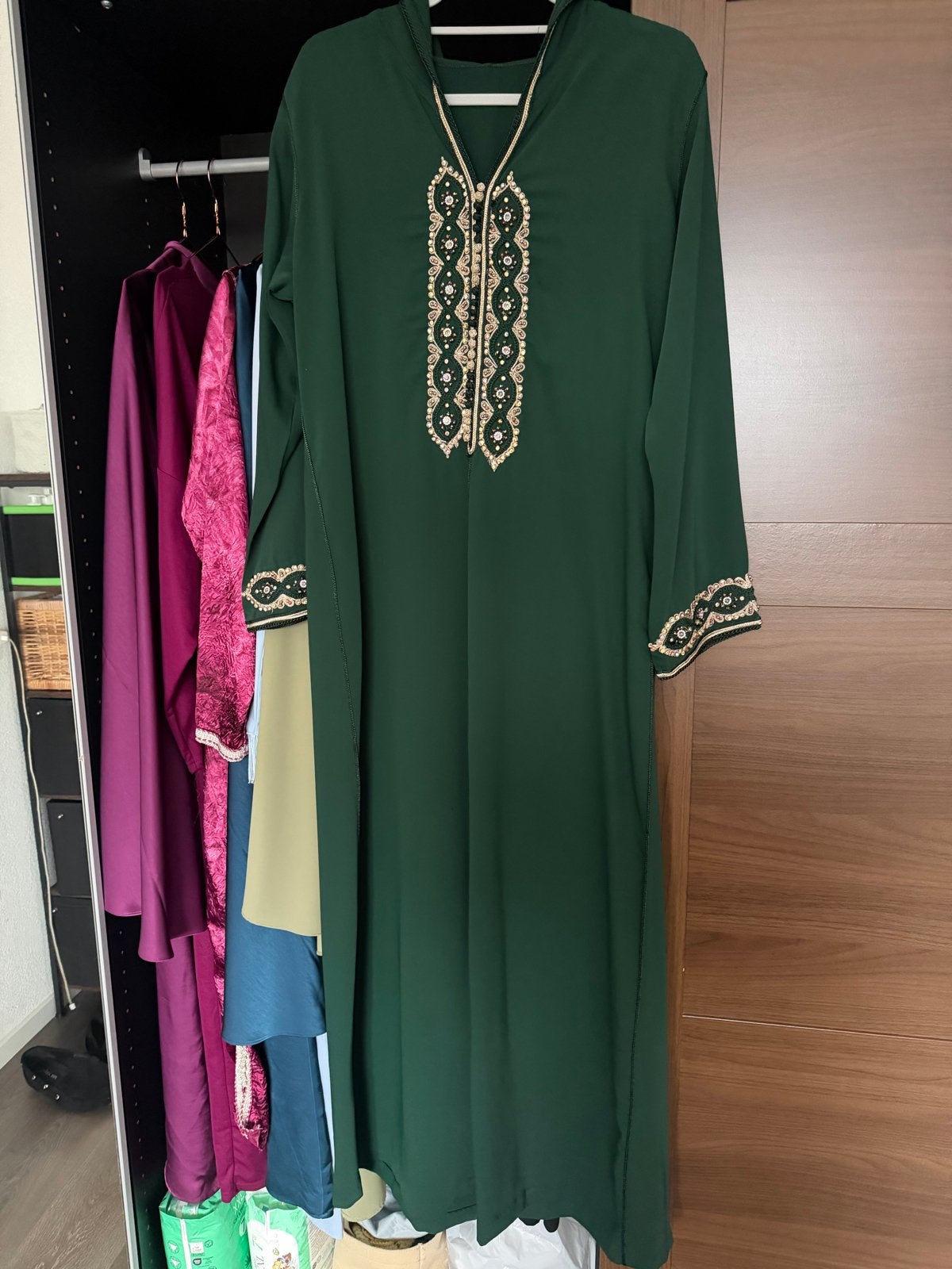 Groene Kaftan met Borduurwerk en Kralen, Maat 42/44 (L), Ophalen of Verzenden, Zo goed als nieuw, Onder de knie