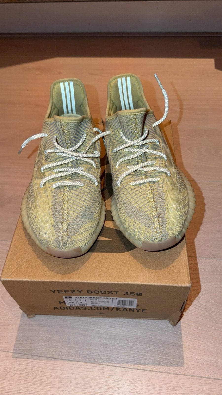 Gele yeezy 350, Kleding | Heren, Overige kleuren, Ophalen of Verzenden, Sneakers of Gympen, Zo goed als nieuw