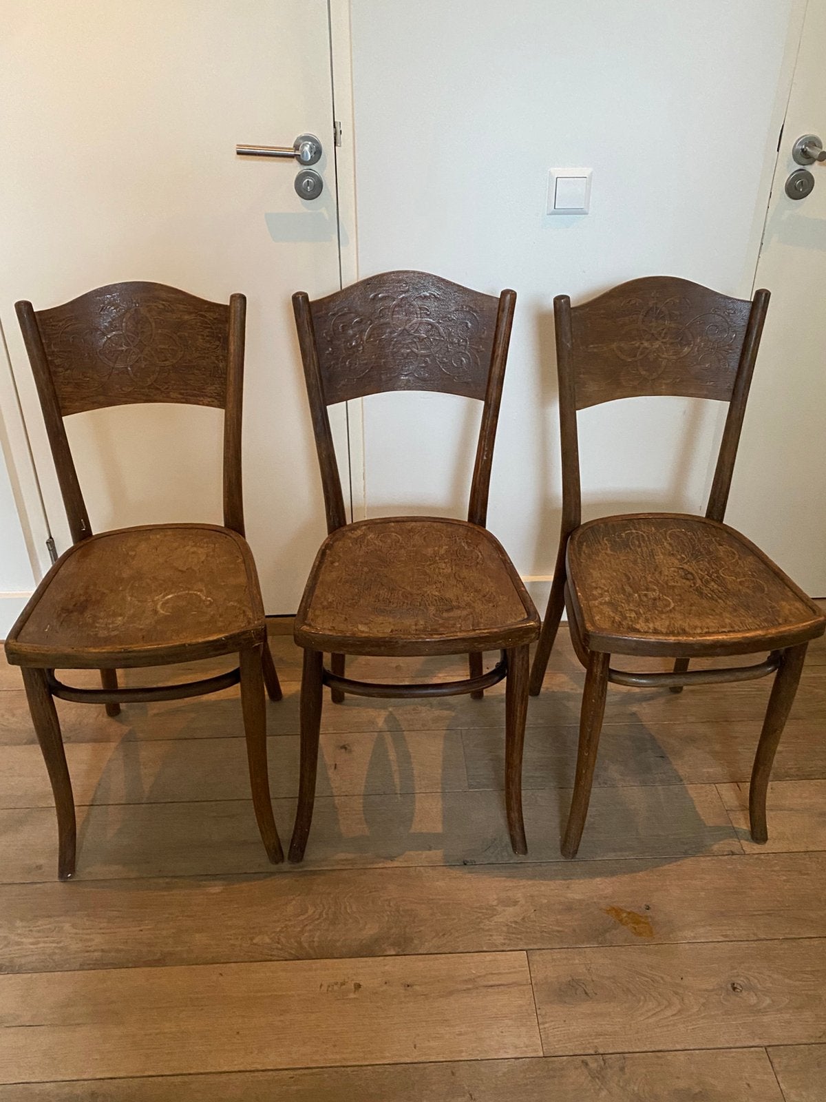Thonet stoelen, Ophalen