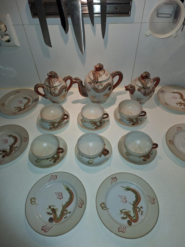 Chinees japans servies met draken en watermerk, Ophalen