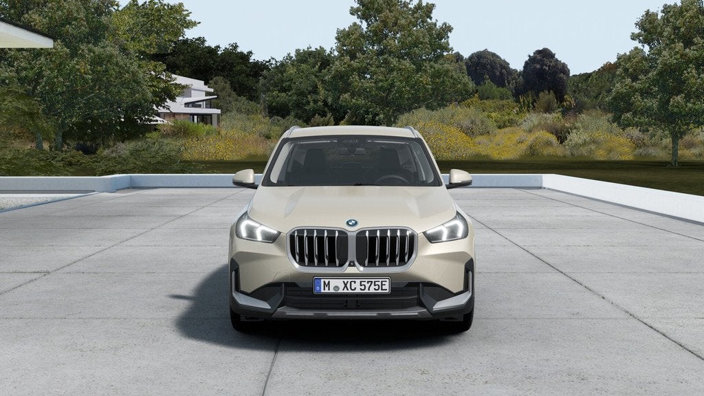 BMW X1 xDrive25e xLine Automaat / Trekhaak / Sportstoelen /, Auto's, BMW, Zwart, Leder, Hybride Elektrisch/Benzine, 3 cilinders