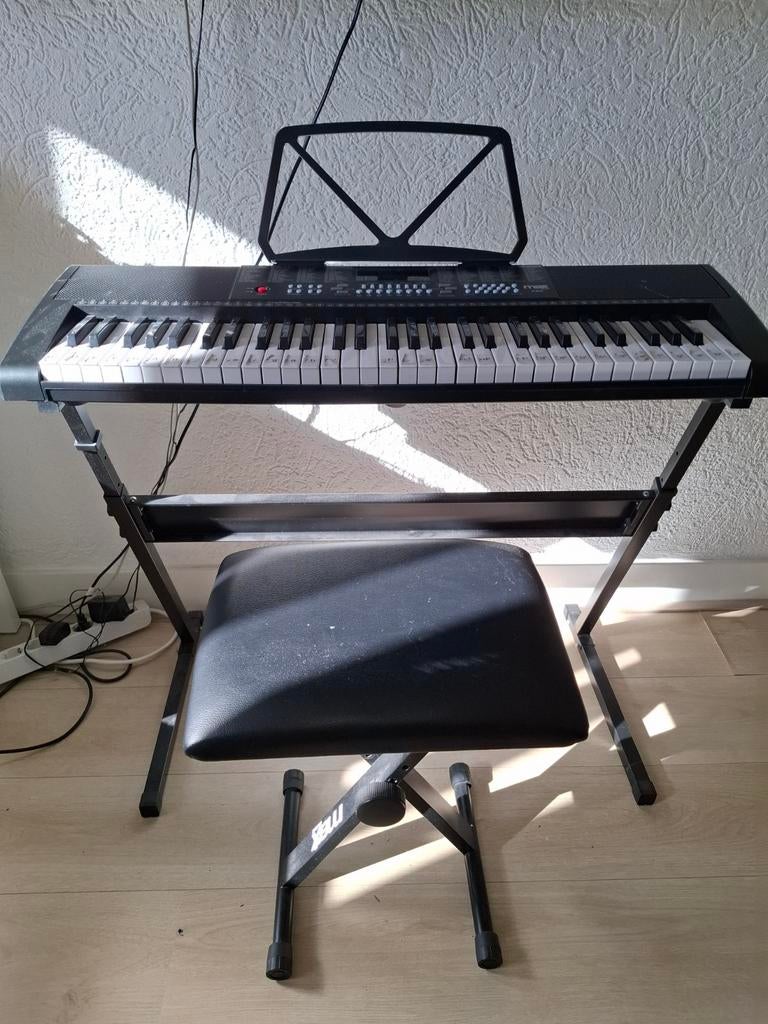 Max KB4 Keyboard met standaard en krukje, Muziek en Instrumenten, Keyboards, Met standaard, Ophalen, Overige merken, 61 toetsen